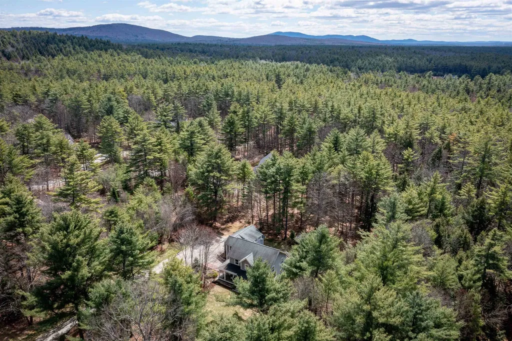 208 Benjamin Wentworth Drive Tamworth NH 03817