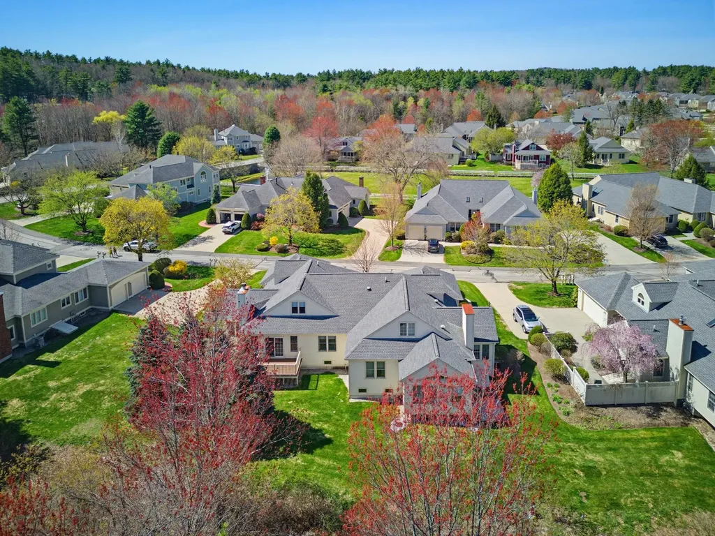 9 Pebble Beach Drive Bedford NH 03110