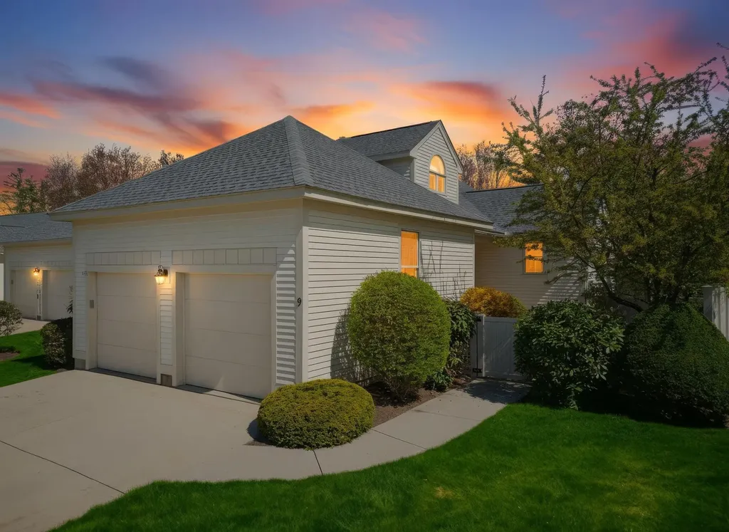 9 Pebble Beach Drive Bedford NH 03110