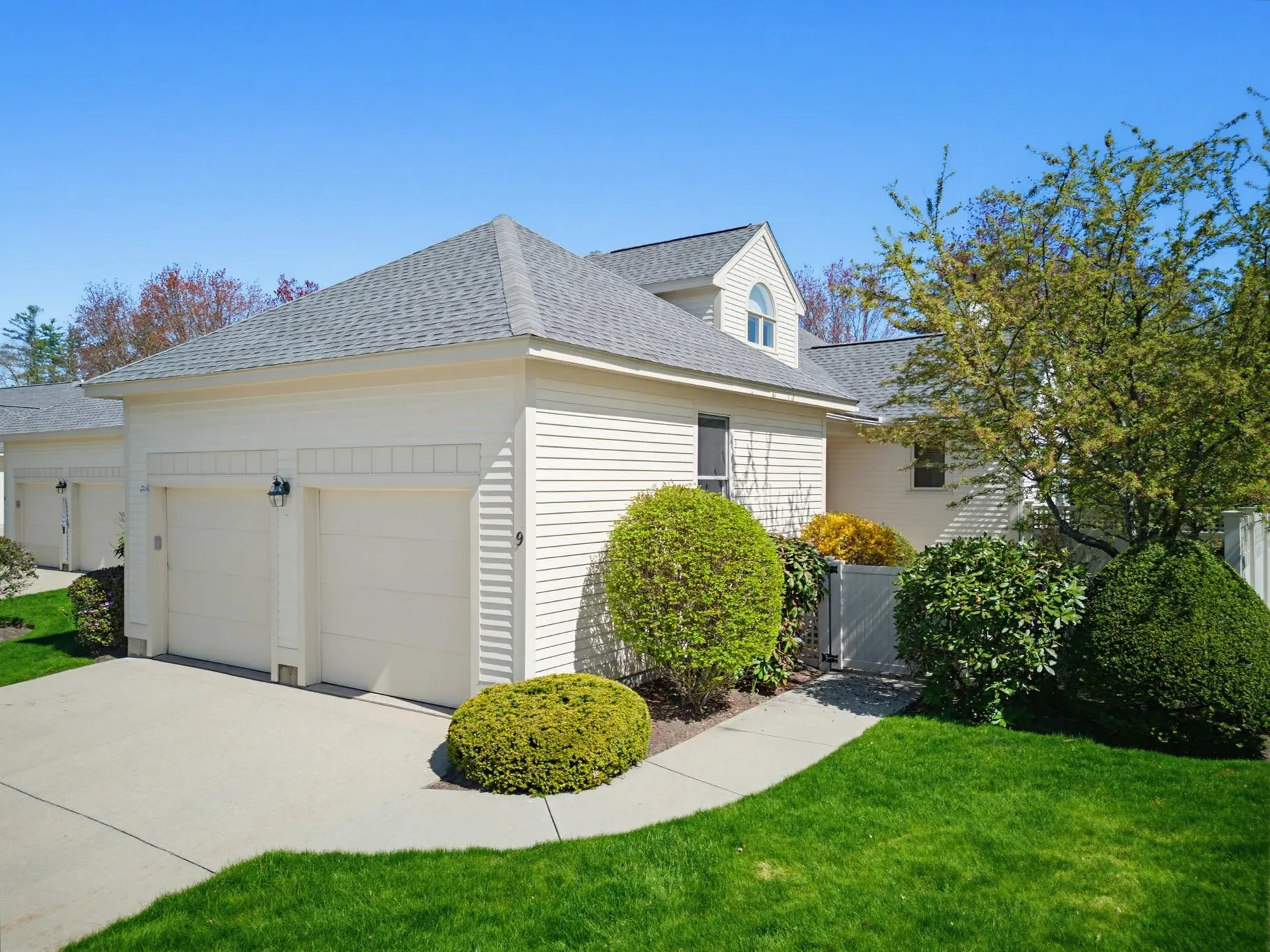 9 Pebble Beach Drive Bedford NH 03110