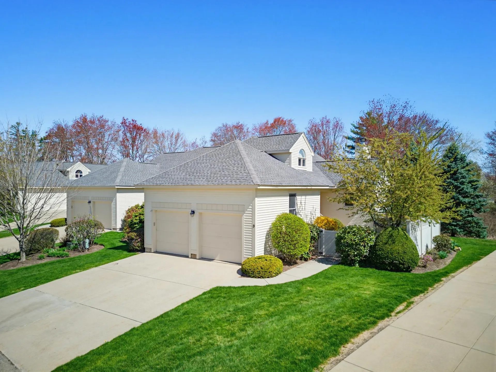 9 Pebble Beach Drive Bedford NH 03110