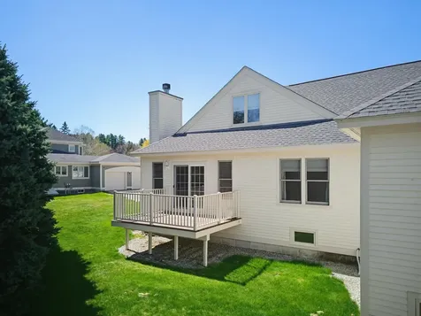 9 Pebble Beach Drive Bedford NH 03110