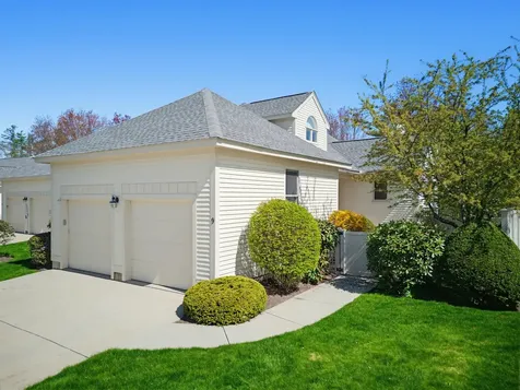 9 Pebble Beach Drive Bedford NH 03110