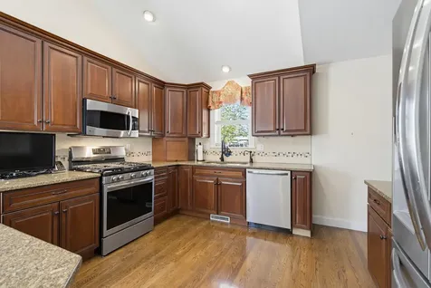 9 Pebble Beach Drive Bedford NH 03110