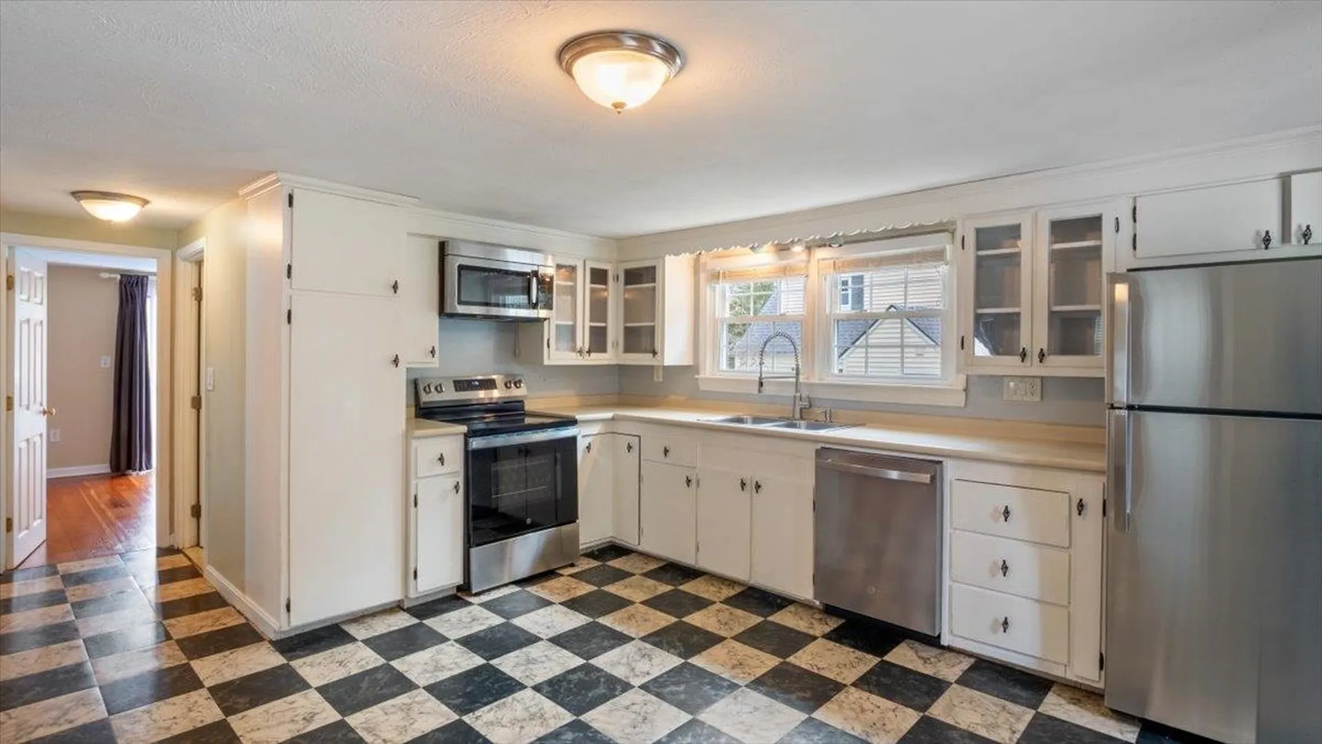 7 Westerdale Avenue Salem NH 03079