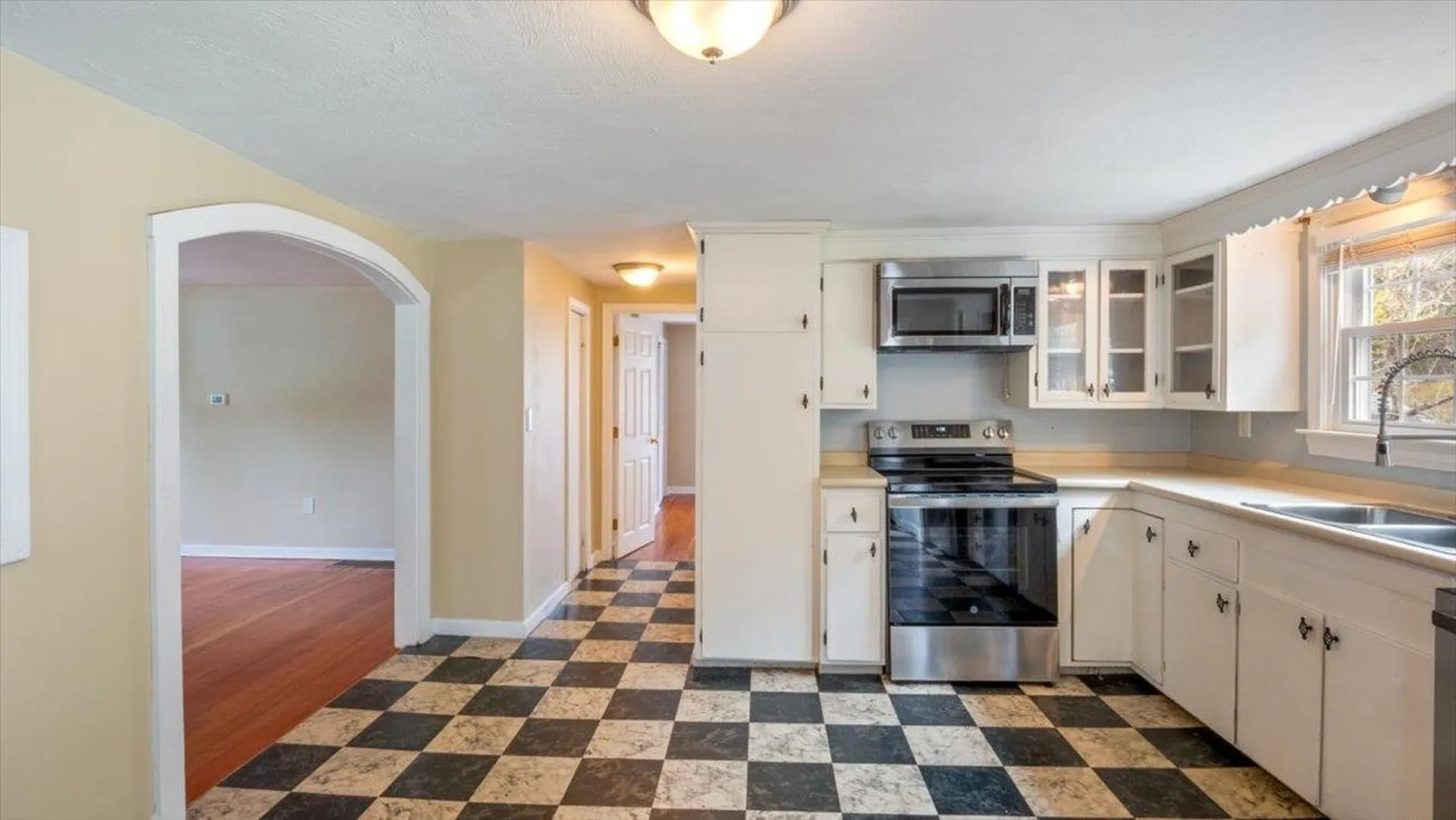 7 Westerdale Avenue Salem NH 03079
