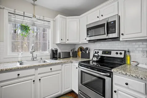 2 Scottie Way Amherst NH 03031