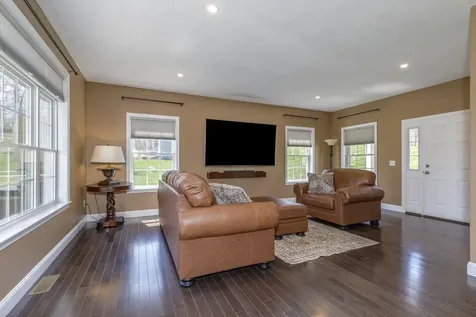 29 Churchill Drive Hooksett NH 03106