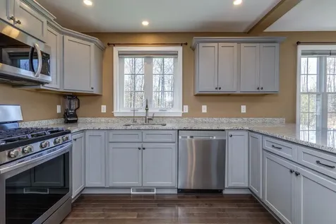 29 Churchill Drive Hooksett NH 03106