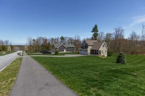 29 Churchill Drive Hooksett NH 03106