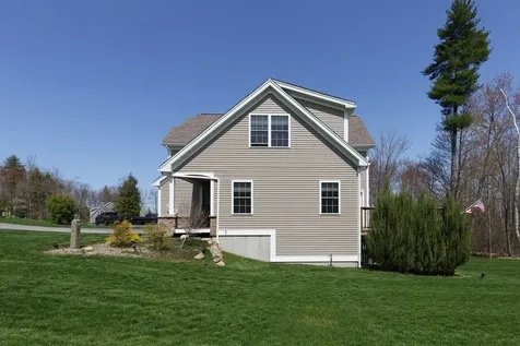 29 Churchill Drive Hooksett NH 03106