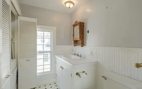 84 Elm Street Keene NH 03431