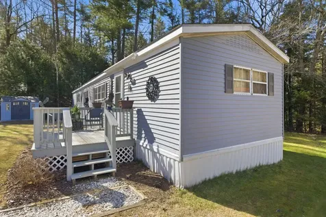 22 Brook Circle Loudon NH 03307