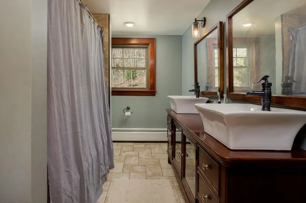 114 Gifford Road Hartford VT 05001