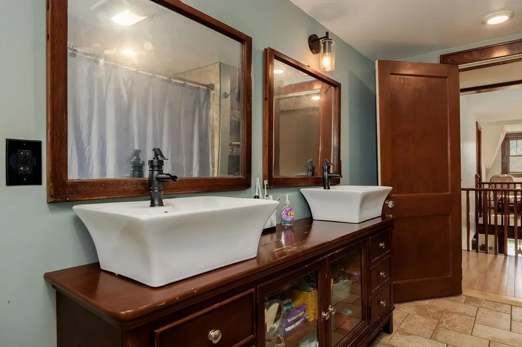 114 Gifford Road Hartford VT 05001