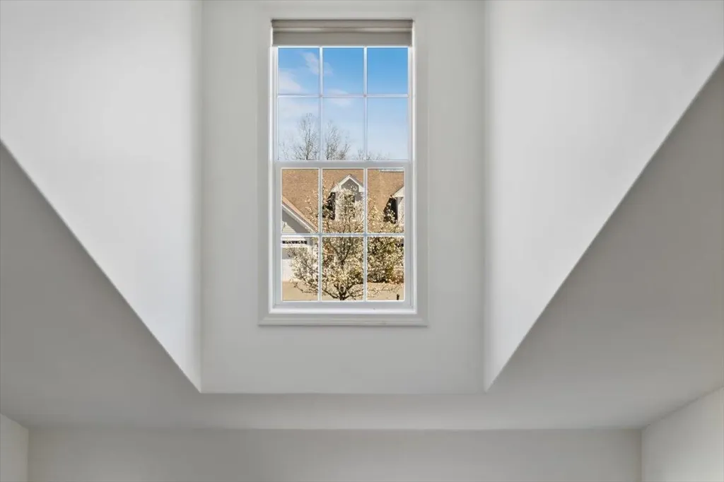 64 Brookview Road Windham NH 03087