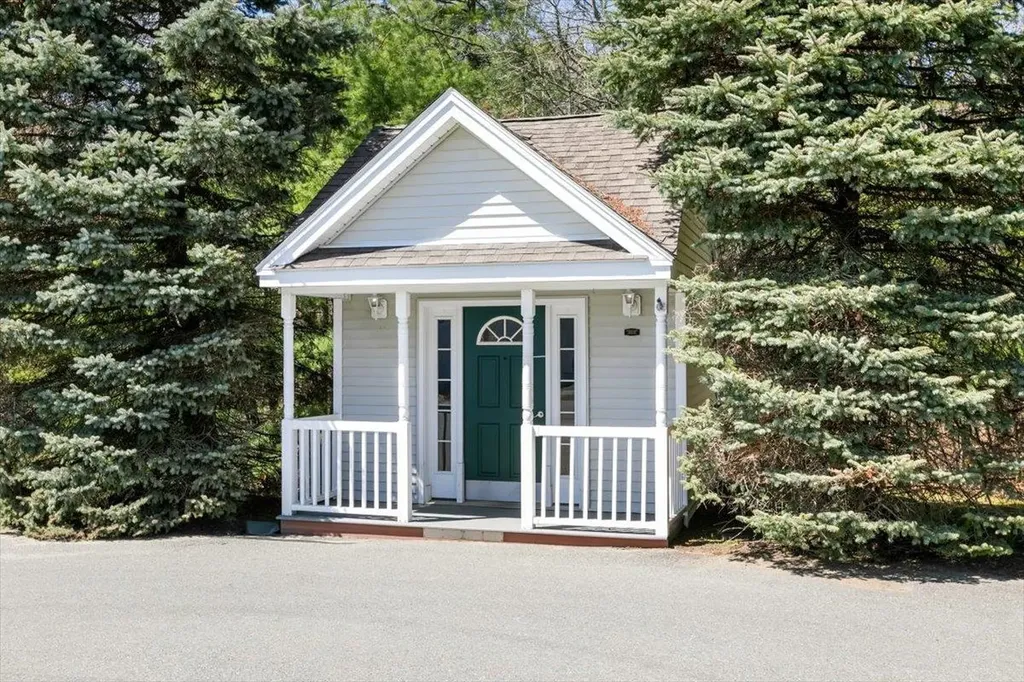 64 Brookview Road Windham NH 03087