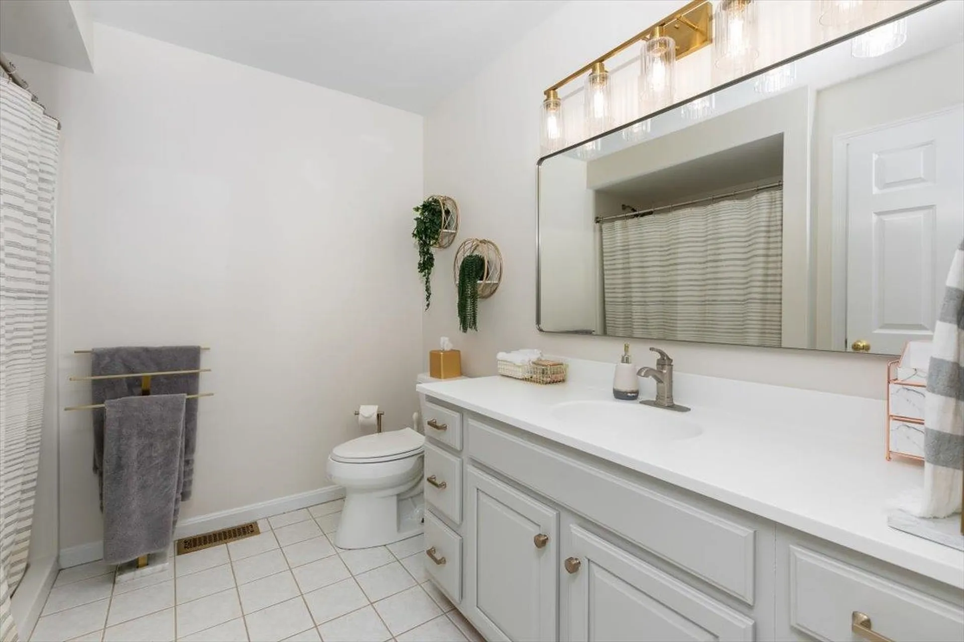 64 Brookview Road Windham NH 03087