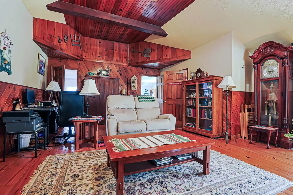 84 Hovey Road Londonderry NH 03053