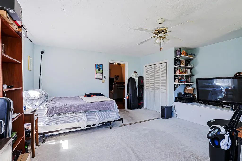 84 Hovey Road Londonderry NH 03053