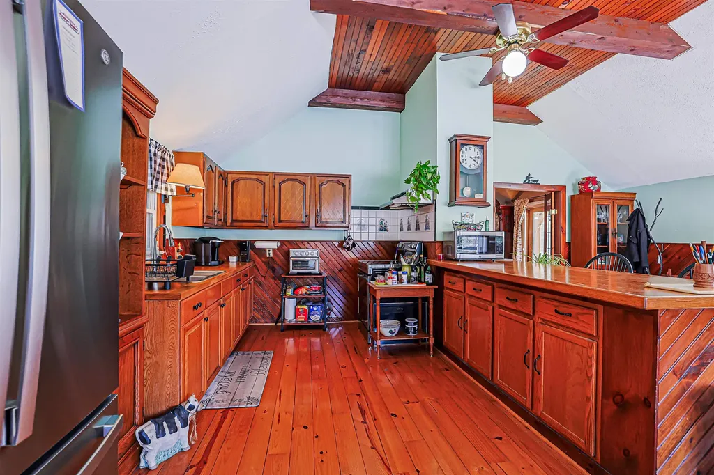 84 Hovey Road Londonderry NH 03053