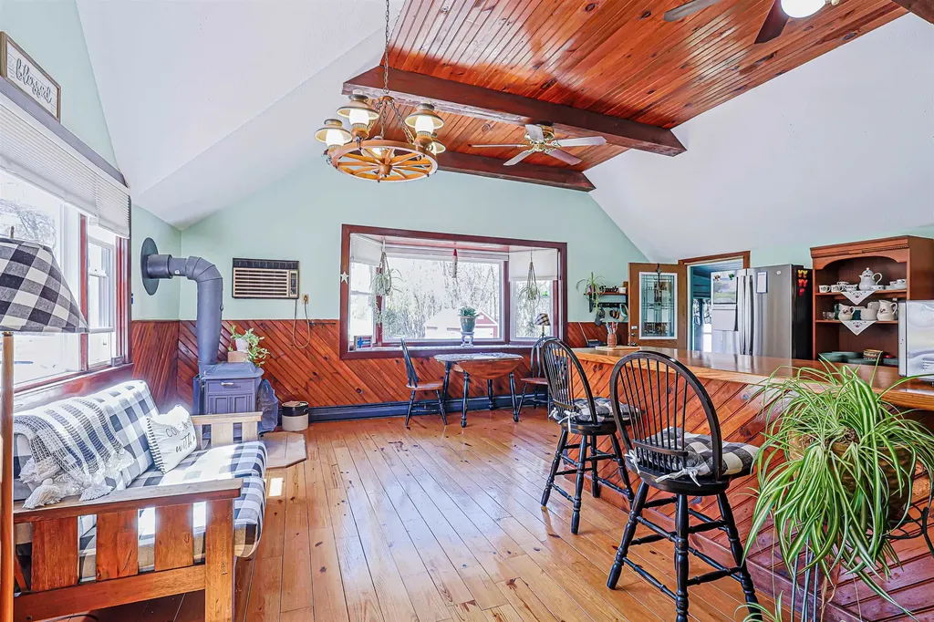 84 Hovey Road Londonderry NH 03053