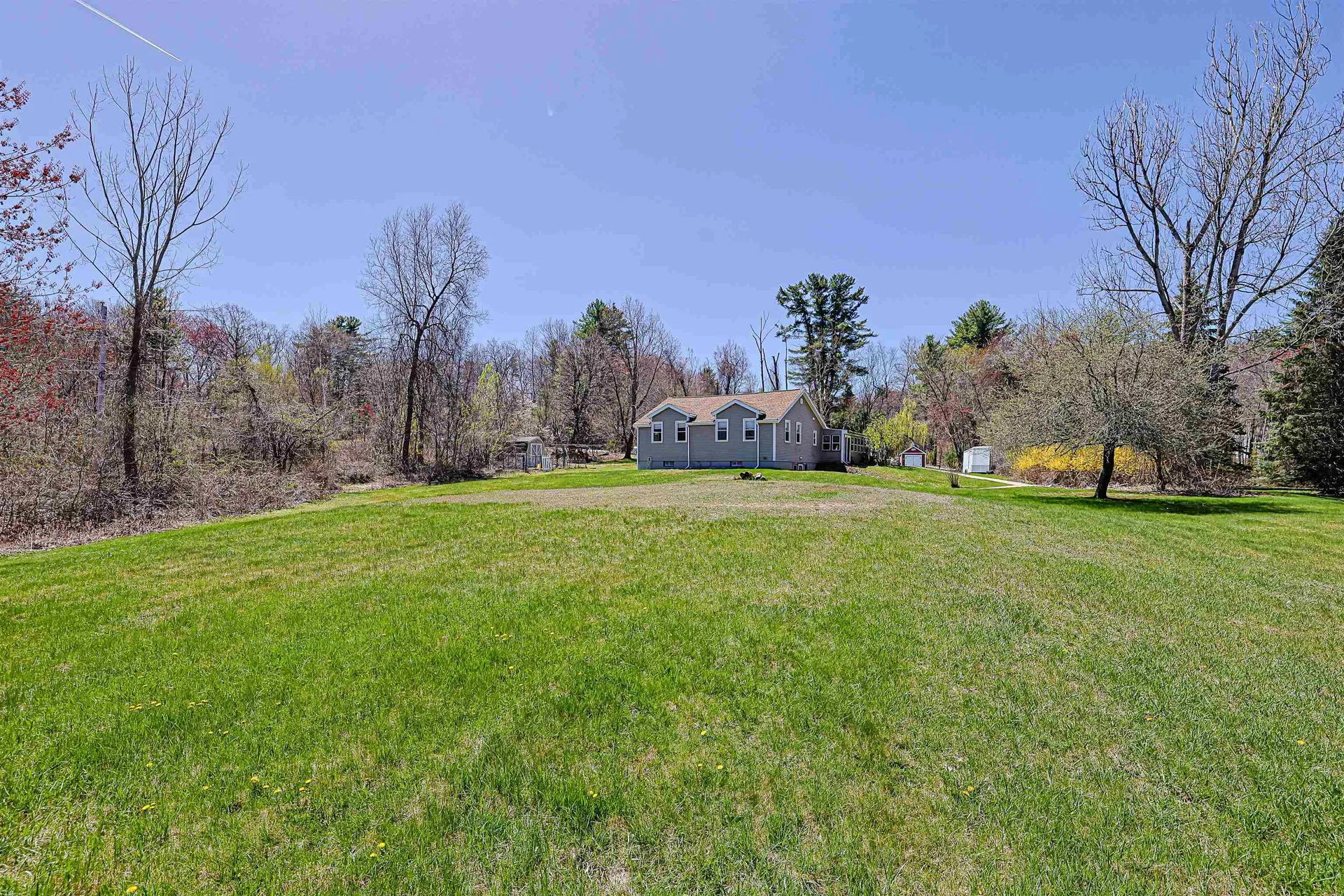 84 Hovey Road Londonderry NH 03053