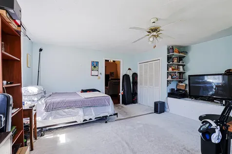 84 Hovey Road Londonderry NH 03053