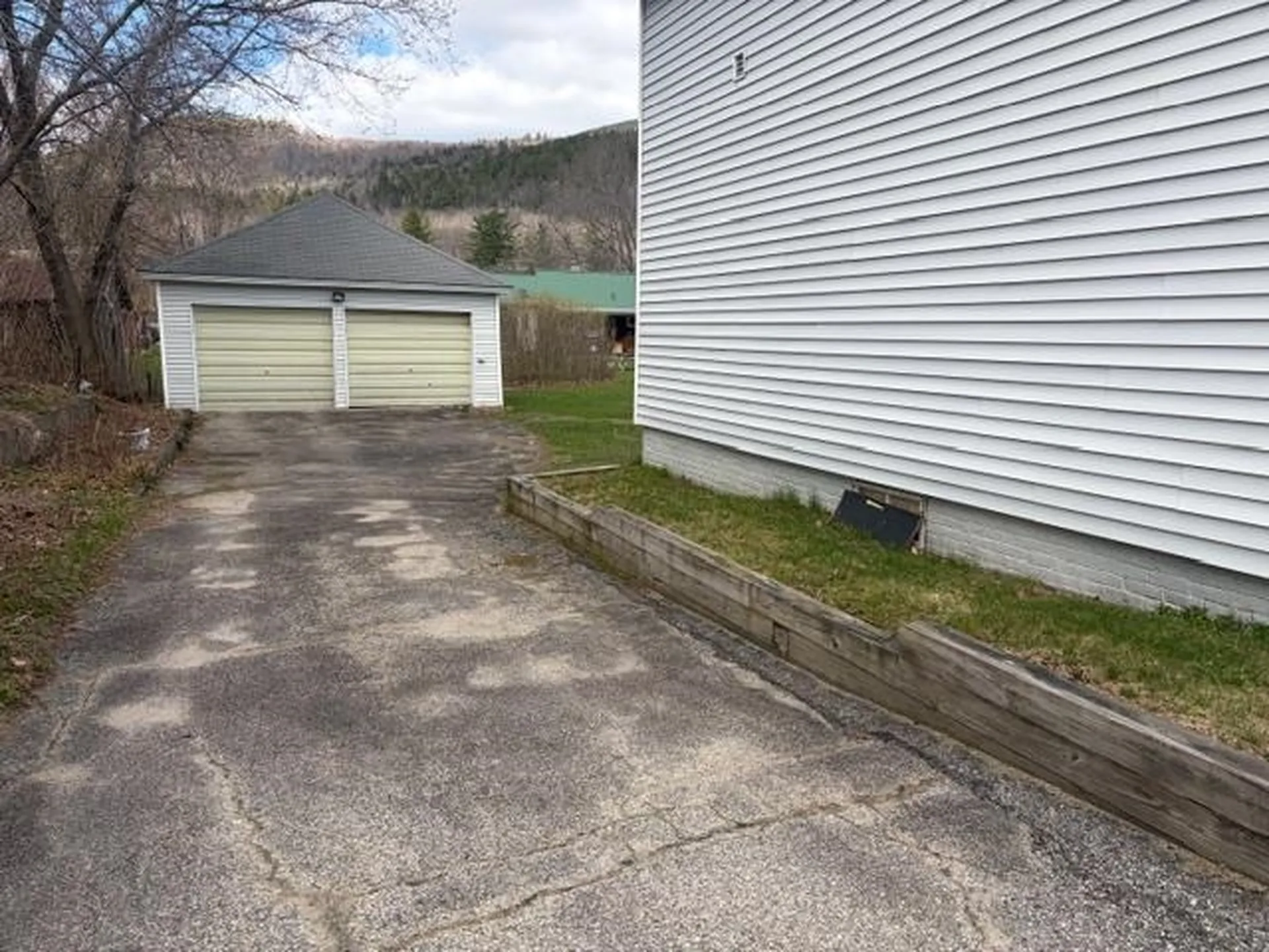9 Mcfarland Street Gorham NH 03581