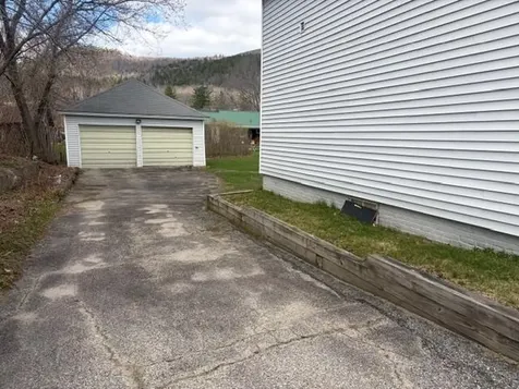 9 Mcfarland Street Gorham NH 03581