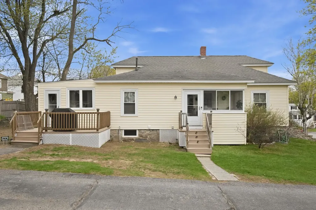 82 Sunnyside Street Manchester NH 03103