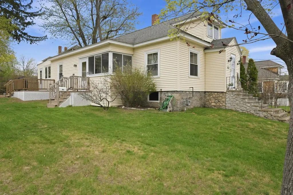 82 Sunnyside Street Manchester NH 03103