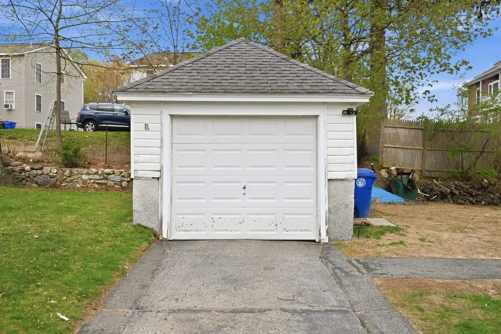 82 Sunnyside Street Manchester NH 03103