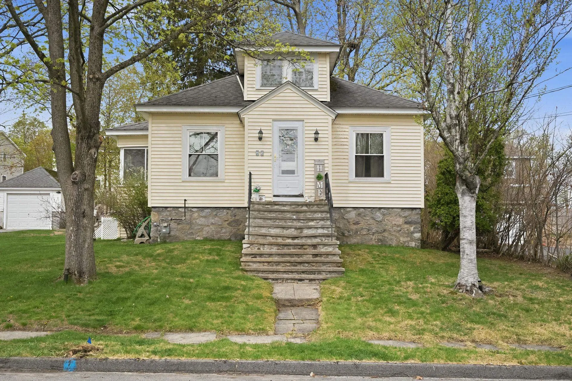 82 Sunnyside Street Manchester NH 03103