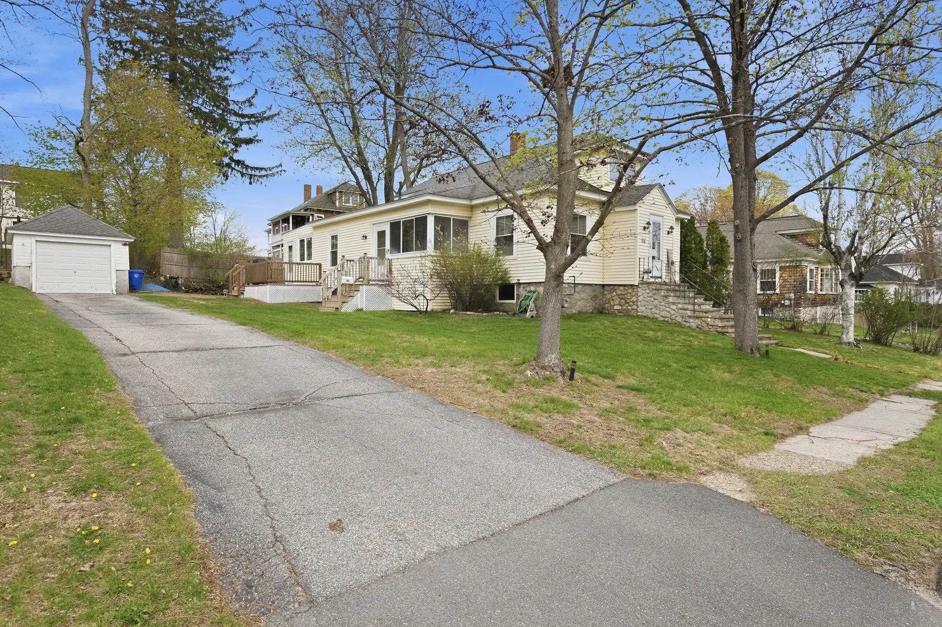 82 Sunnyside Street Manchester NH 03103