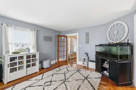 82 Sunnyside Street Manchester NH 03103