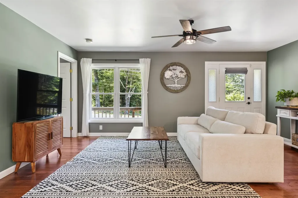 254 Seven Pines Road Holderness NH 03245