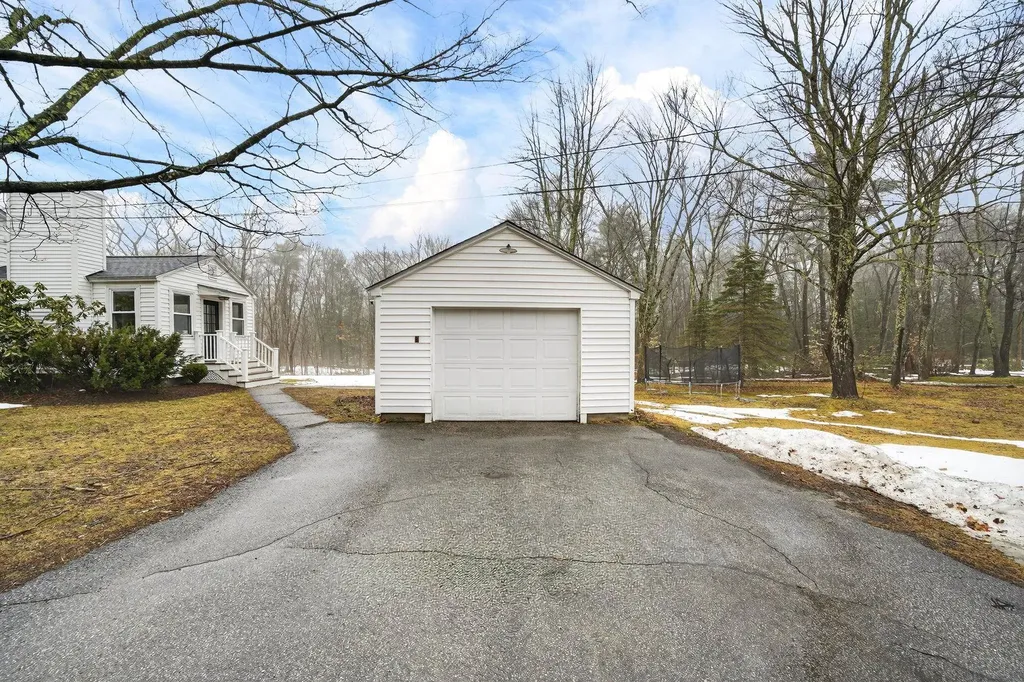 686 Old Candia Road Candia NH 03034
