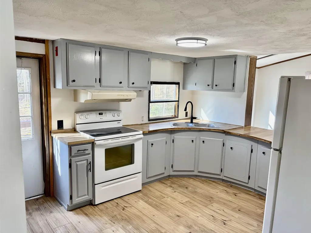862 Mayhew Turnpike Bridgewater NH 03222