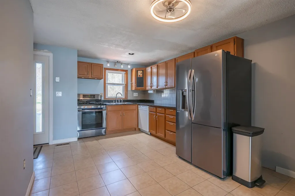 6 Pleasant Street Hooksett NH 03106