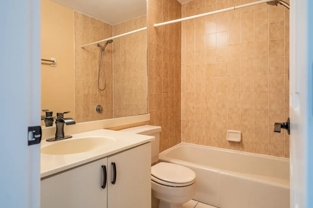 23 Goldfinch Lane Nashua NH 03062