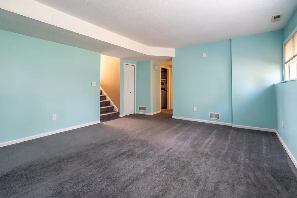 23 Goldfinch Lane Nashua NH 03062