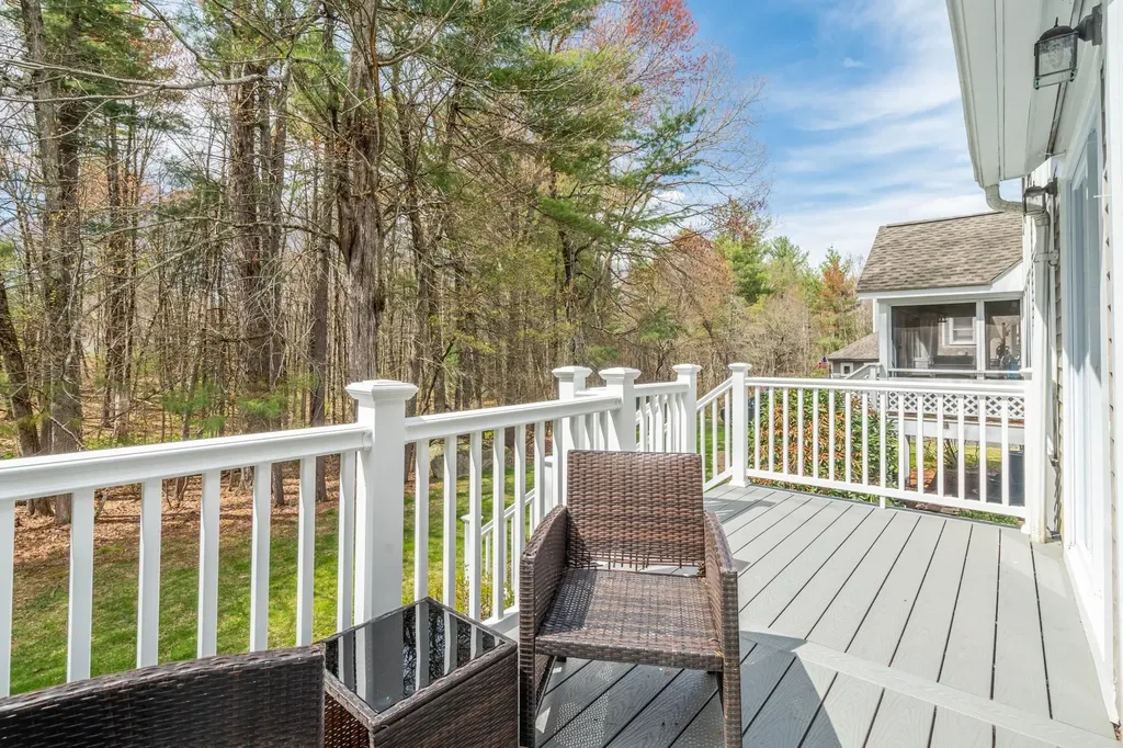23 Goldfinch Lane Nashua NH 03062