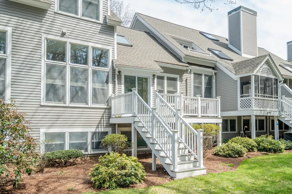 23 Goldfinch Lane Nashua NH 03062