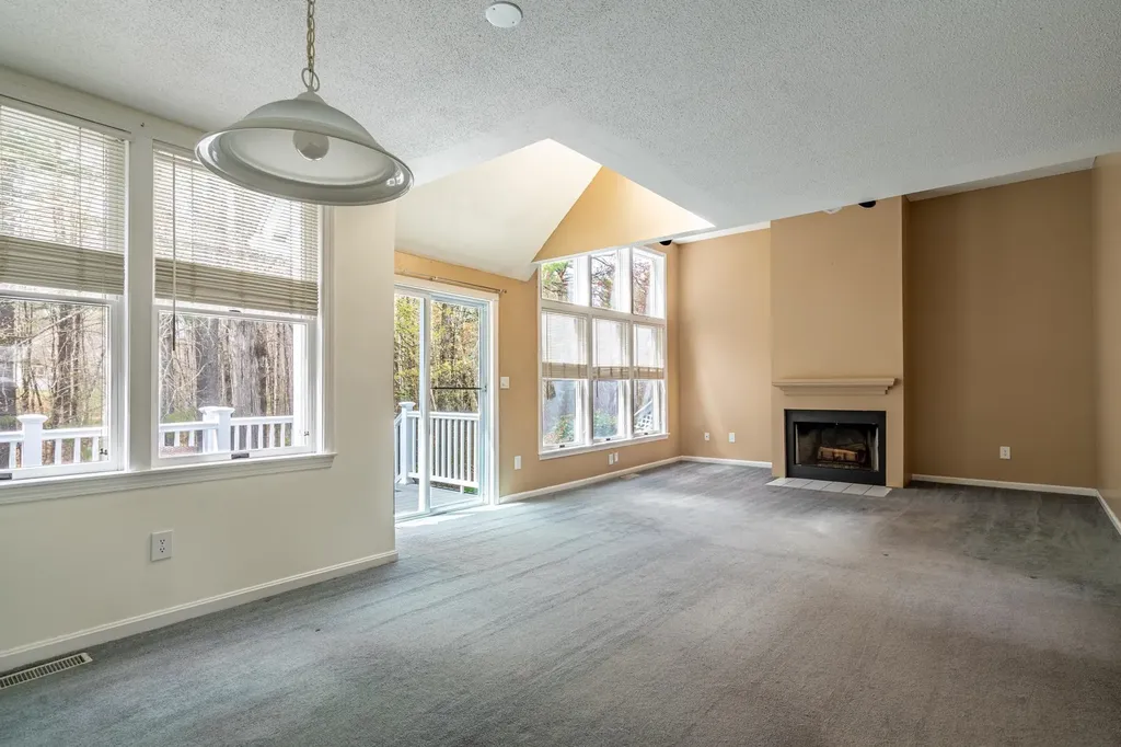 23 Goldfinch Lane Nashua NH 03062