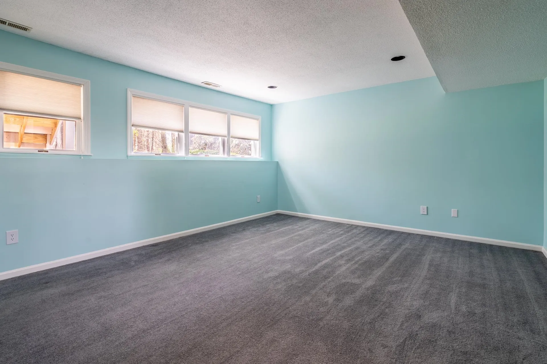 23 Goldfinch Lane Nashua NH 03062