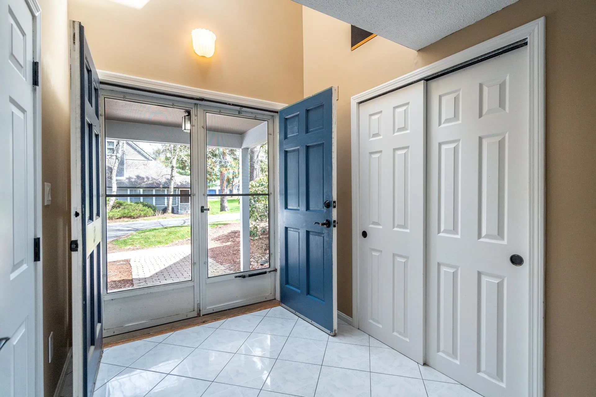 23 Goldfinch Lane Nashua NH 03062