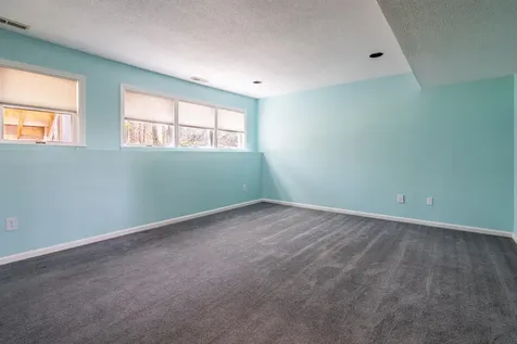 23 Goldfinch Lane Nashua NH 03062