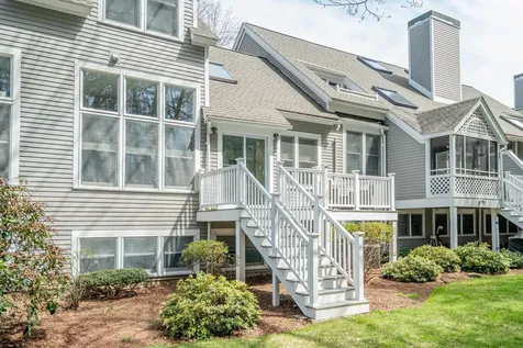23 Goldfinch Lane Nashua NH 03062