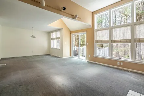 23 Goldfinch Lane Nashua NH 03062
